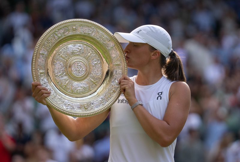 Swiatek wins first Wimbledon title, beats Anisimova in women’s final