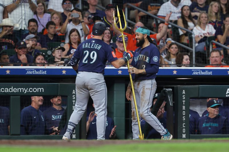 Watch: Mariners’ Cal Raleigh sets team record with 57th home run