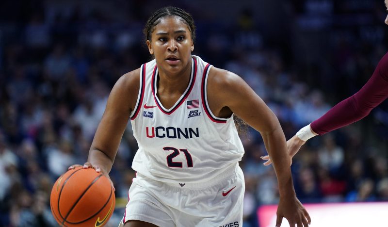No. 1 UConn routs Florida State after raising NCAA championship banner