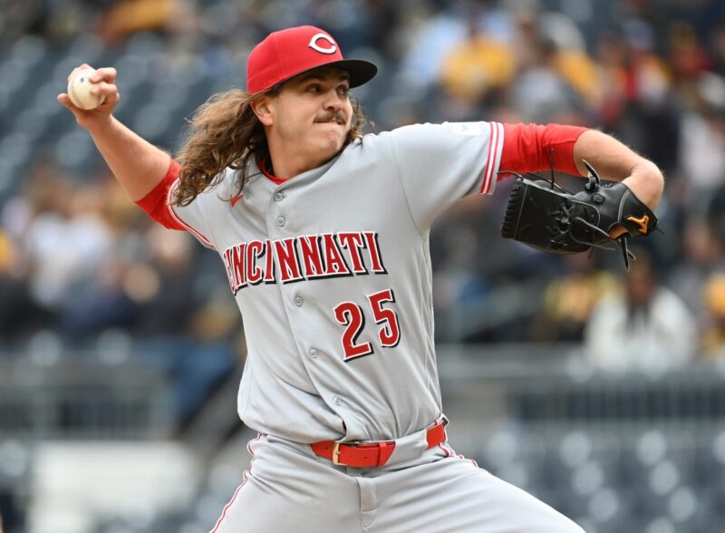 Reds pitchers make ugly MLB history with seven consecutive walks